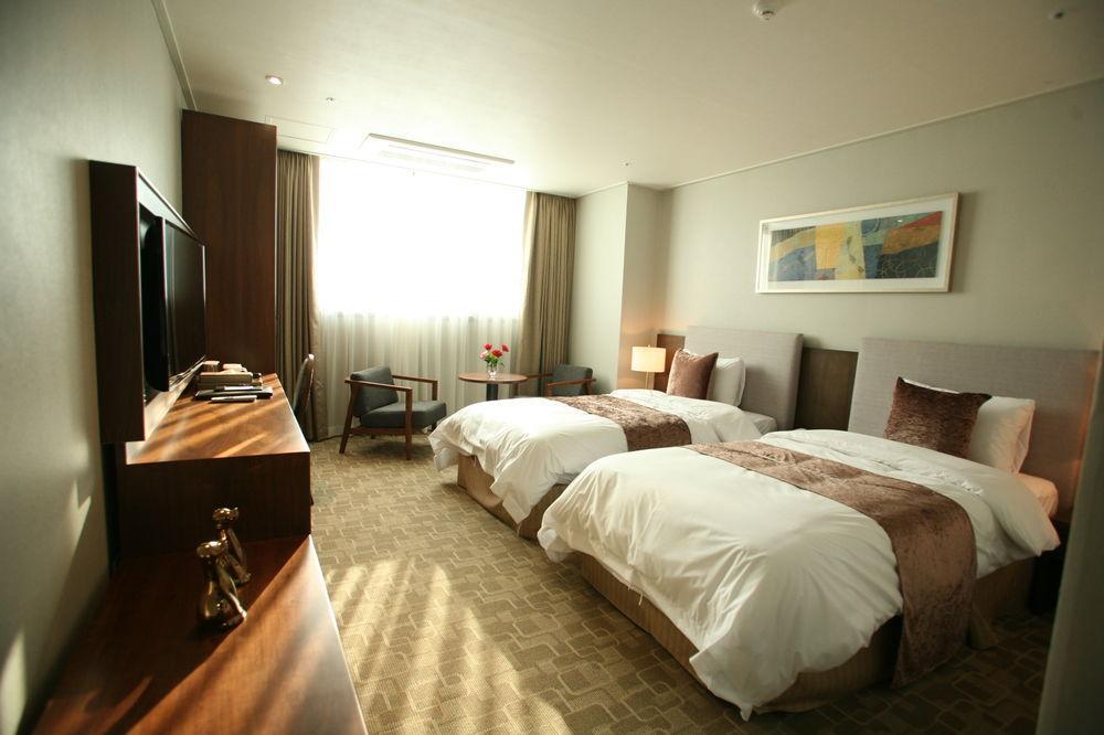 דונגהא Hyunjin Tourist Hotel מראה חיצוני תמונה