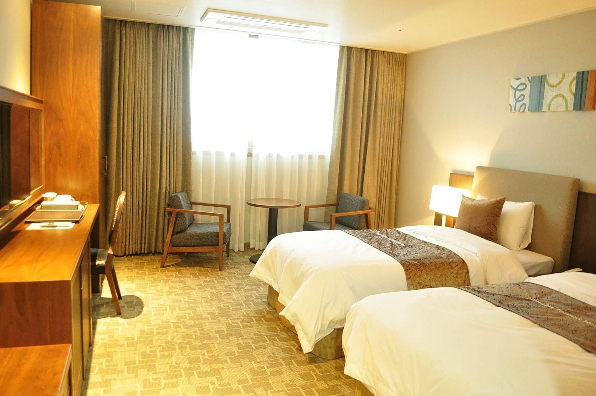 דונגהא Hyunjin Tourist Hotel מראה חיצוני תמונה